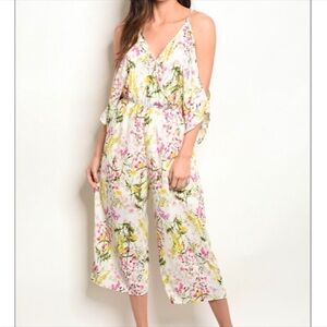 NEW Gorgeous White Floral Cold Shoulder Jumpsuit 🔥